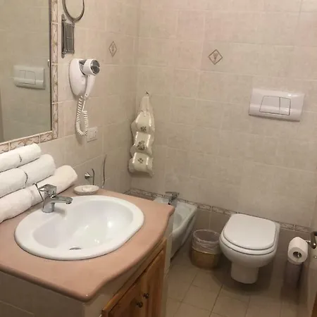 Da Luca Oda ve Kahvaltı Panarea