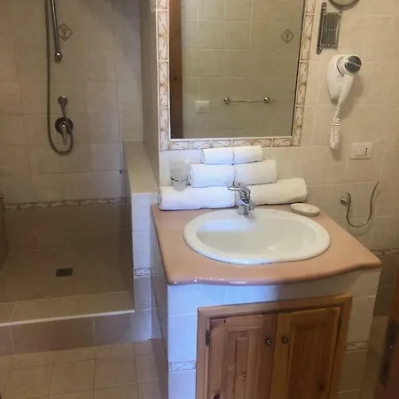 فندق مبيت وإفطار Da Luca 4*